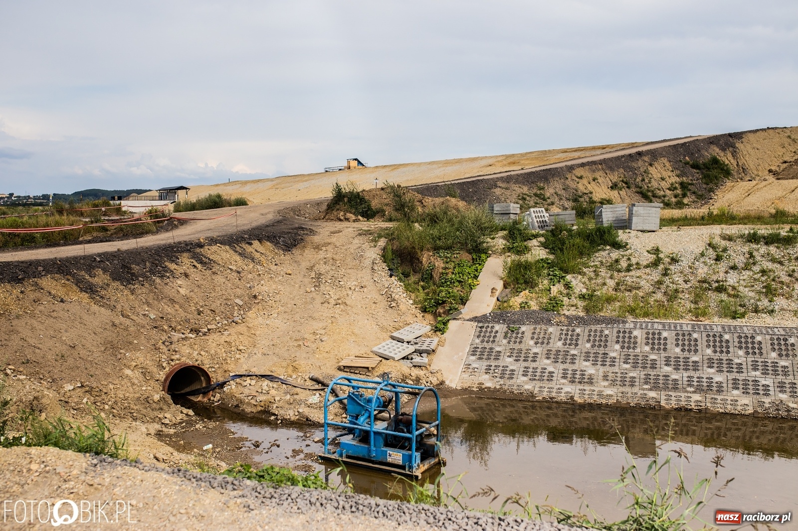 Zdjęcie w galerii na portalu naszraciborz.pl: Budowa zbiornika Racibórz. Najnowsze zdjęcia z placu budowy w rejonie Rafako  wiadomości z regionu
