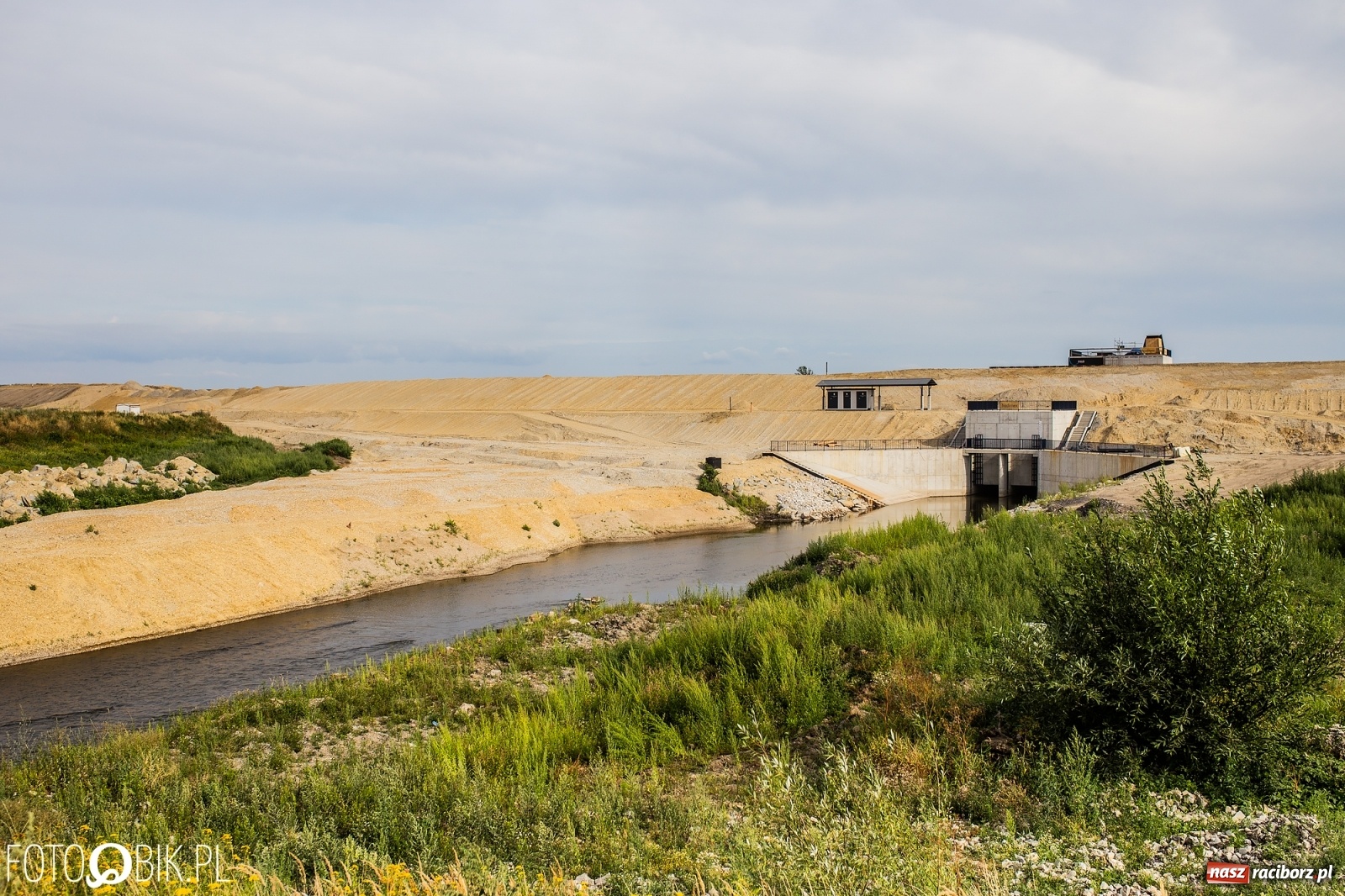 Zdjęcie w galerii na portalu naszraciborz.pl: Budowa zbiornika Racibórz. Najnowsze zdjęcia z placu budowy w rejonie Rafako  wiadomości z regionu