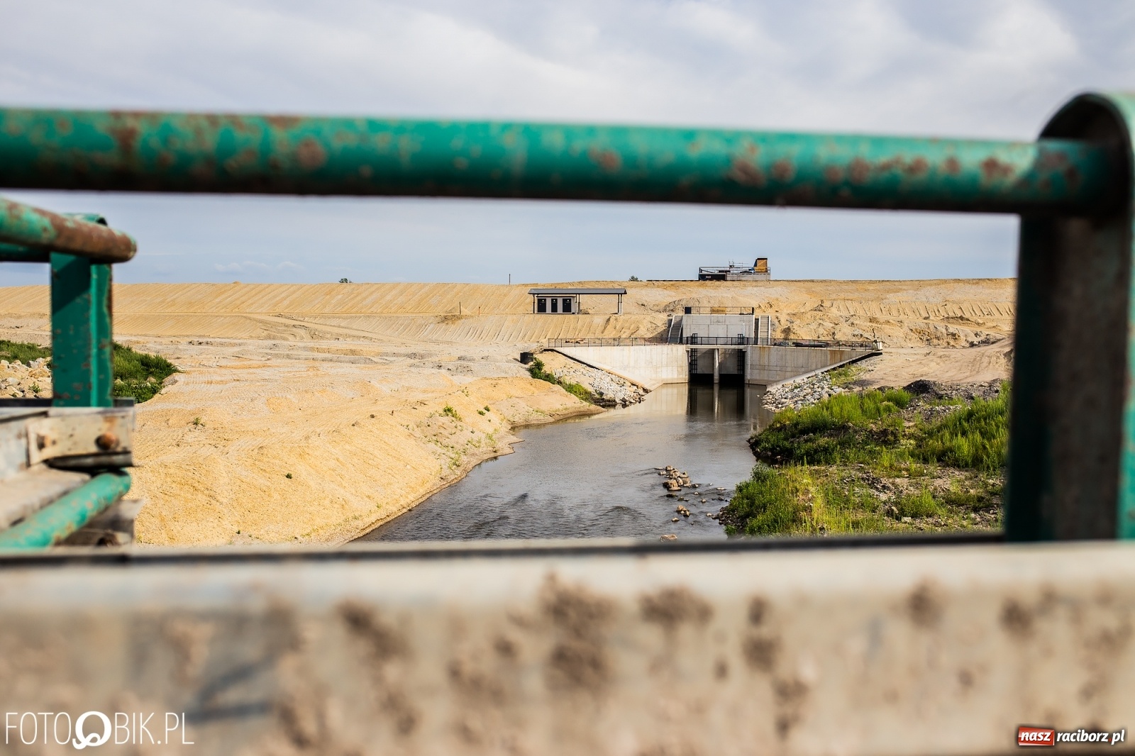 Zdjęcie w galerii na portalu naszraciborz.pl: Budowa zbiornika Racibórz. Najnowsze zdjęcia z placu budowy w rejonie Rafako  wiadomości z regionu