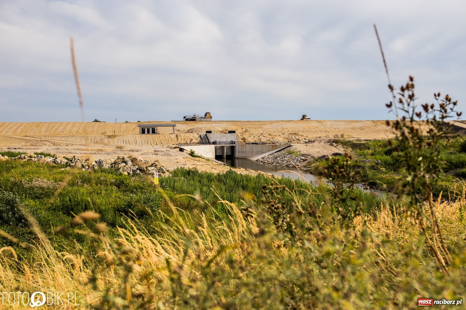 Zdjęcie w galerii na portalu naszraciborz.pl: Budowa zbiornika Racibórz. Najnowsze zdjęcia z placu budowy w rejonie Rafako  wiadomości z regionu