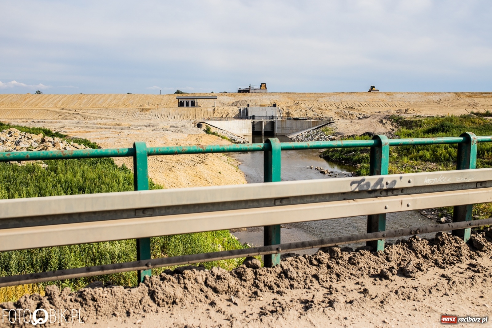 Zdjęcie w galerii na portalu naszraciborz.pl: Budowa zbiornika Racibórz. Najnowsze zdjęcia z placu budowy w rejonie Rafako  wiadomości z regionu