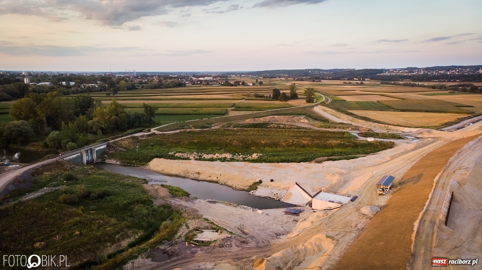 Zdjęcie w galerii na portalu naszraciborz.pl: Budowa zbiornika Racibórz. Najnowsze zdjęcia z placu budowy w rejonie Rafako  wiadomości z regionu