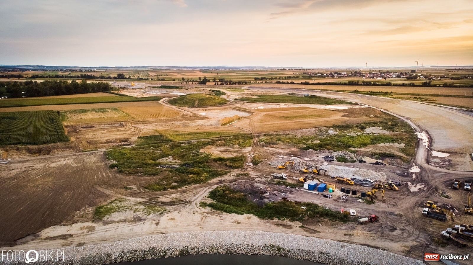 Zdjęcie w galerii na portalu naszraciborz.pl: Budowa zbiornika Racibórz. Najnowsze zdjęcia z placu budowy w rejonie Rafako  wiadomości z regionu