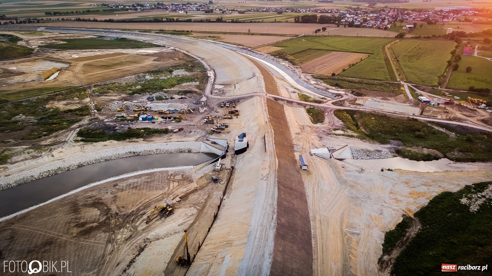 Zdjęcie w galerii na portalu naszraciborz.pl: Budowa zbiornika Racibórz. Najnowsze zdjęcia z placu budowy w rejonie Rafako  wiadomości z regionu
