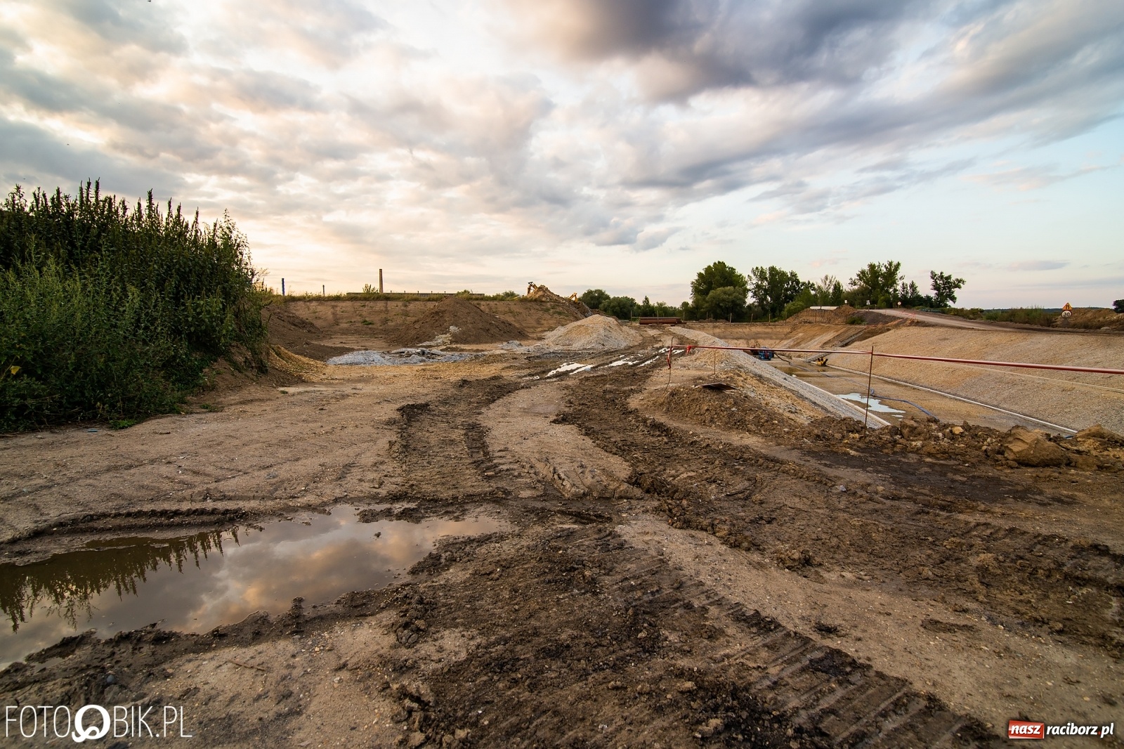Zdjęcie w galerii na portalu naszraciborz.pl: Budowa zbiornika Racibórz. Najnowsze zdjęcia z placu budowy w rejonie Rafako  wiadomości z regionu