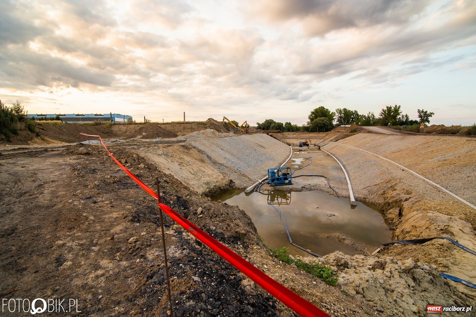 Zdjęcie w galerii na portalu naszraciborz.pl: Budowa zbiornika Racibórz. Najnowsze zdjęcia z placu budowy w rejonie Rafako  wiadomości z regionu