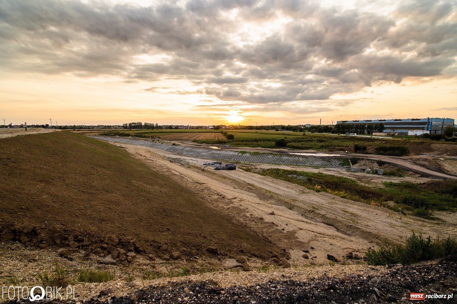 Zdjęcie w galerii na portalu naszraciborz.pl: Budowa zbiornika Racibórz. Najnowsze zdjęcia z placu budowy w rejonie Rafako  wiadomości z regionu