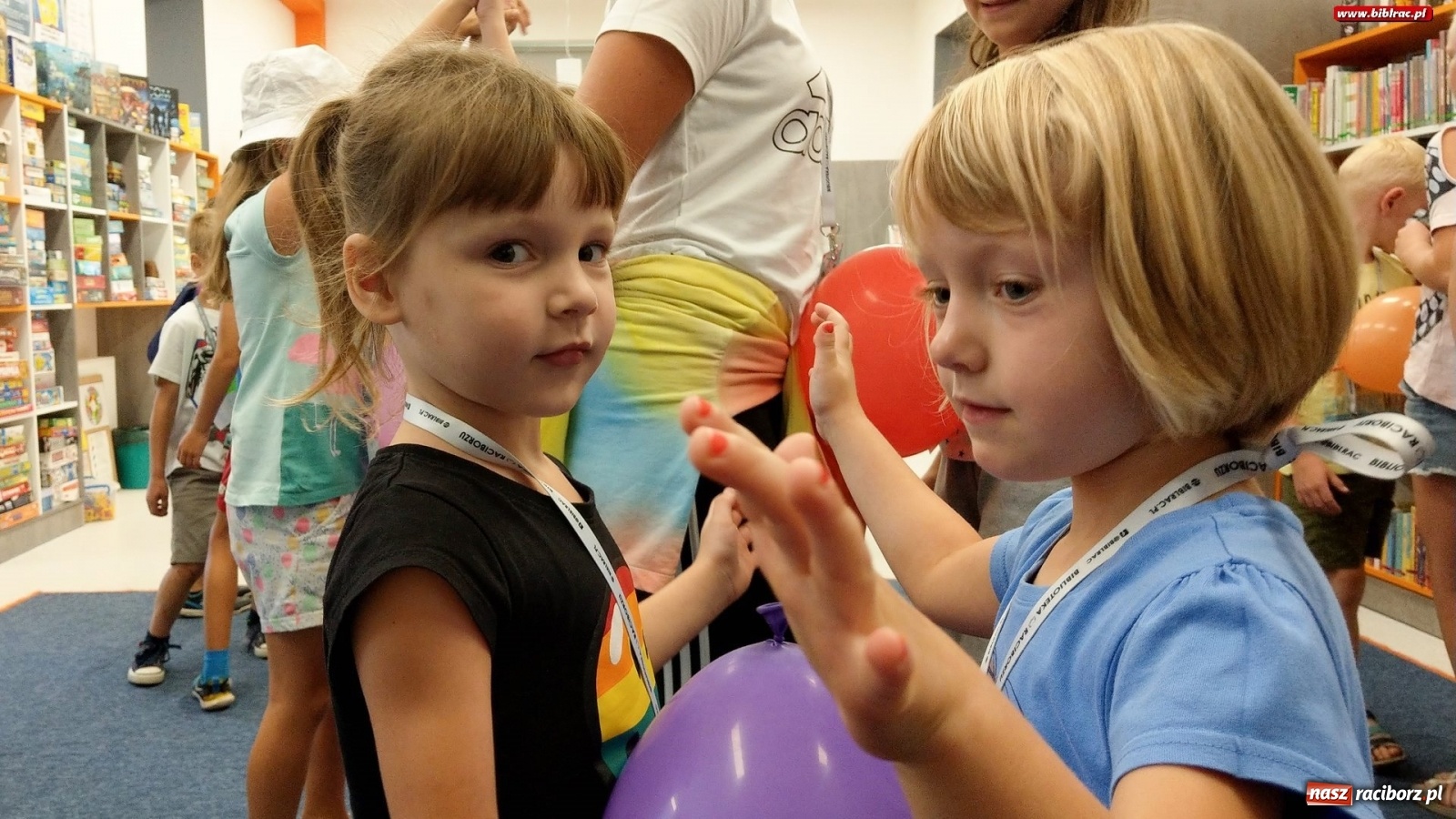 Zdjęcie w galerii na portalu naszraciborz.pl: Magiczne Drzewo w bibliotece wiadomości z regionu