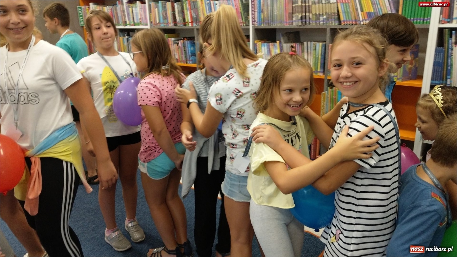 Zdjęcie w galerii na portalu naszraciborz.pl: Magiczne Drzewo w bibliotece wiadomości z regionu