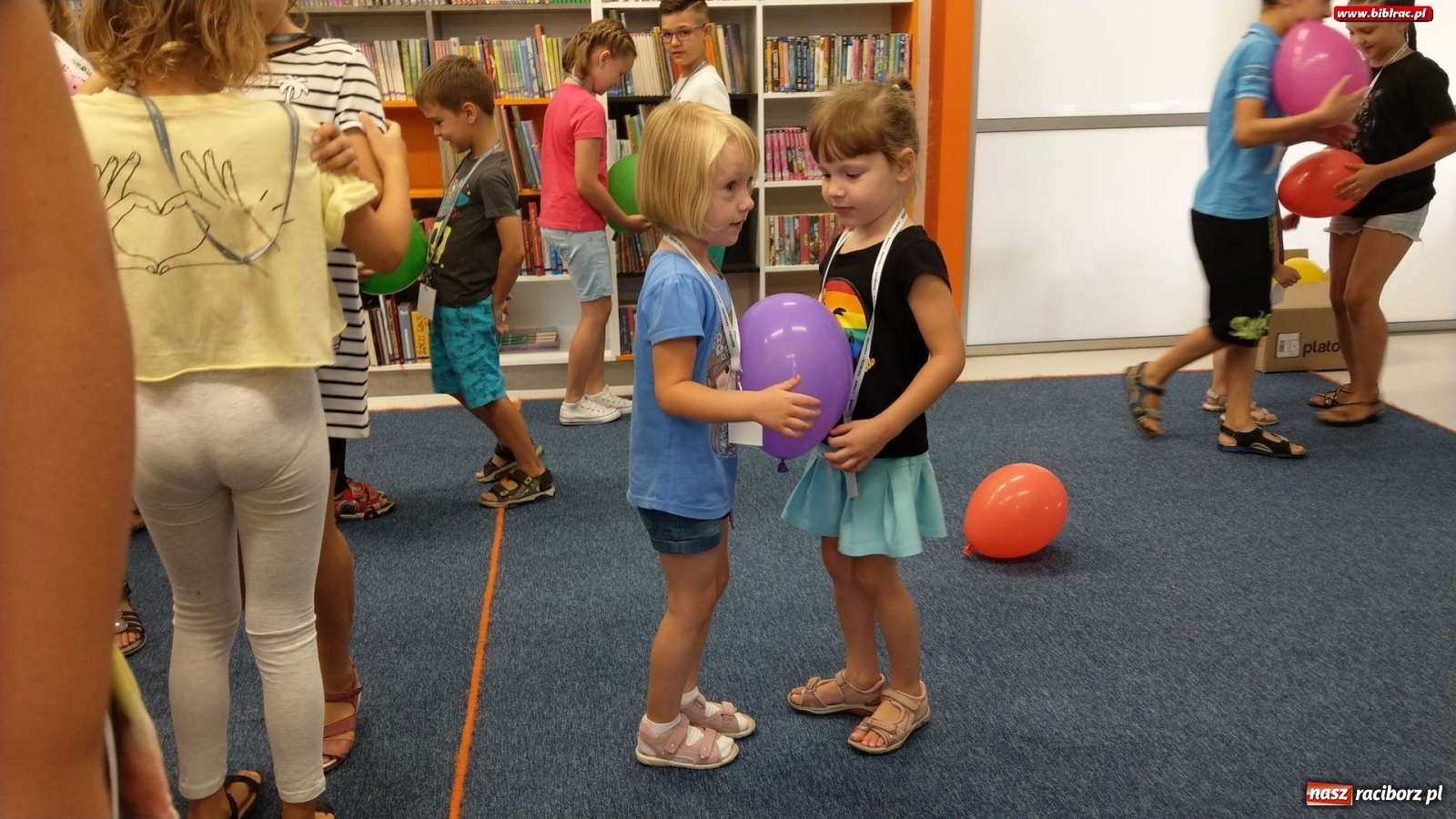 Zdjęcie w galerii na portalu naszraciborz.pl: Magiczne Drzewo w bibliotece wiadomości z regionu