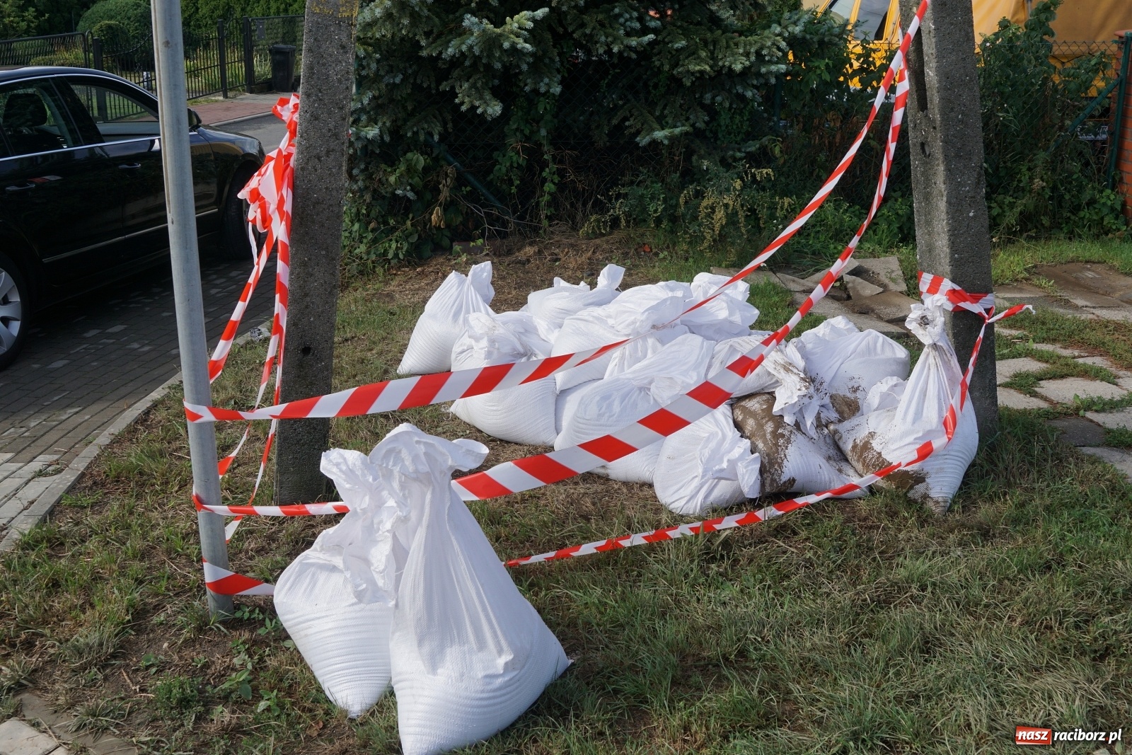 Zdjęcie w galerii na portalu naszraciborz.pl: Nawałnica nad Ocicami. Prezydent odwiedził poszkodowanych wiadomości z regionu