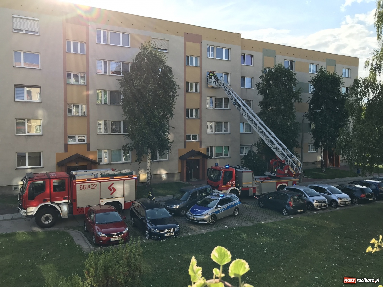 Zdjęcie w galerii na portalu naszraciborz.pl: Akcja strażaków na ul. Żorskiej [FOTO i WIDEO]  wiadomości z regionu