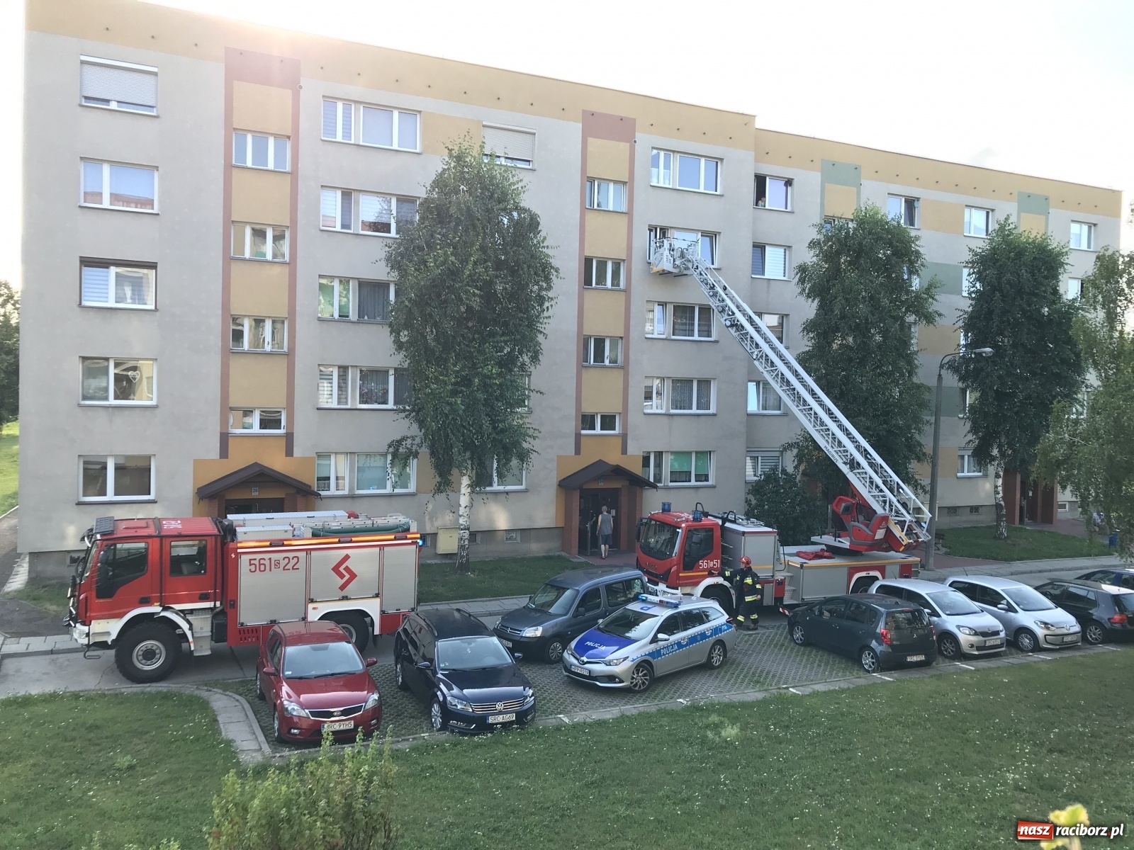 Zdjęcie w galerii na portalu naszraciborz.pl: Akcja strażaków na ul. Żorskiej [FOTO i WIDEO]  wiadomości z regionu