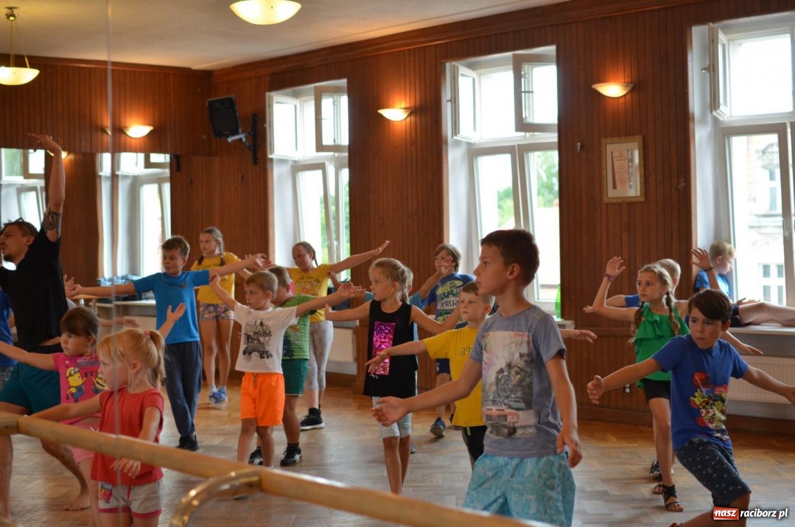 Zdjęcie w galerii na portalu naszraciborz.pl: Warsztaty breakingu w DK Strzecha wiadomości z regionu