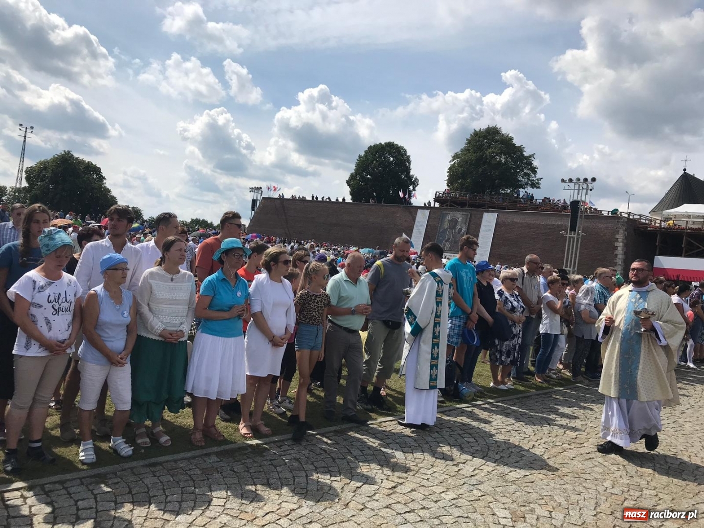 Zdjęcie w galerii na portalu naszraciborz.pl: Pielgrzymi z Raciborza dotarli na Jasną Górę [FOTO i WIDEO]  wiadomości z regionu