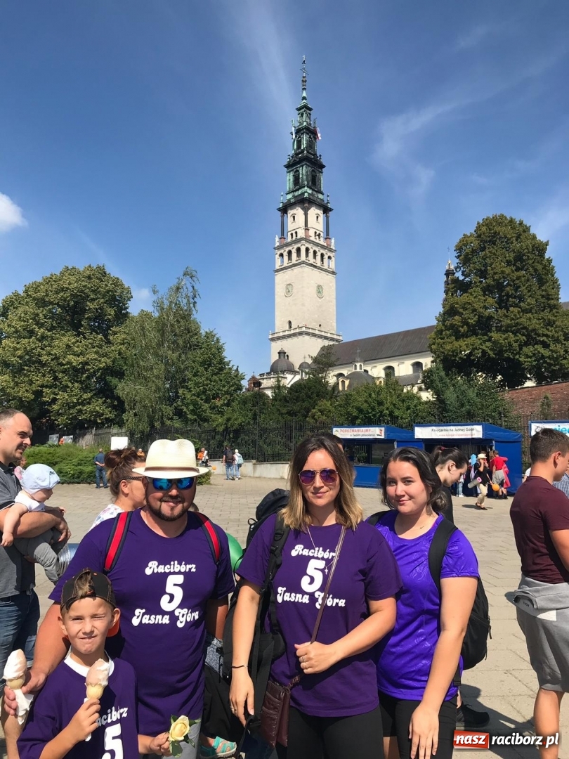 Zdjęcie w galerii na portalu naszraciborz.pl: Pielgrzymi z Raciborza dotarli na Jasną Górę [FOTO i WIDEO]  wiadomości z regionu