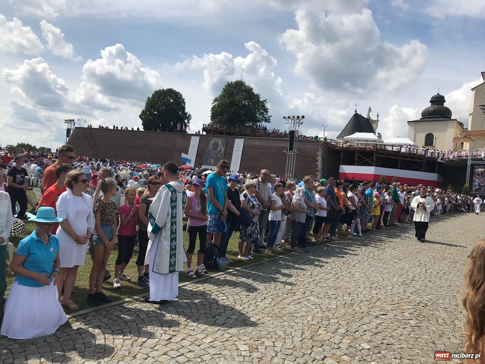 Zdjęcie w galerii na portalu naszraciborz.pl: Pielgrzymi z Raciborza dotarli na Jasną Górę [FOTO i WIDEO]  wiadomości z regionu