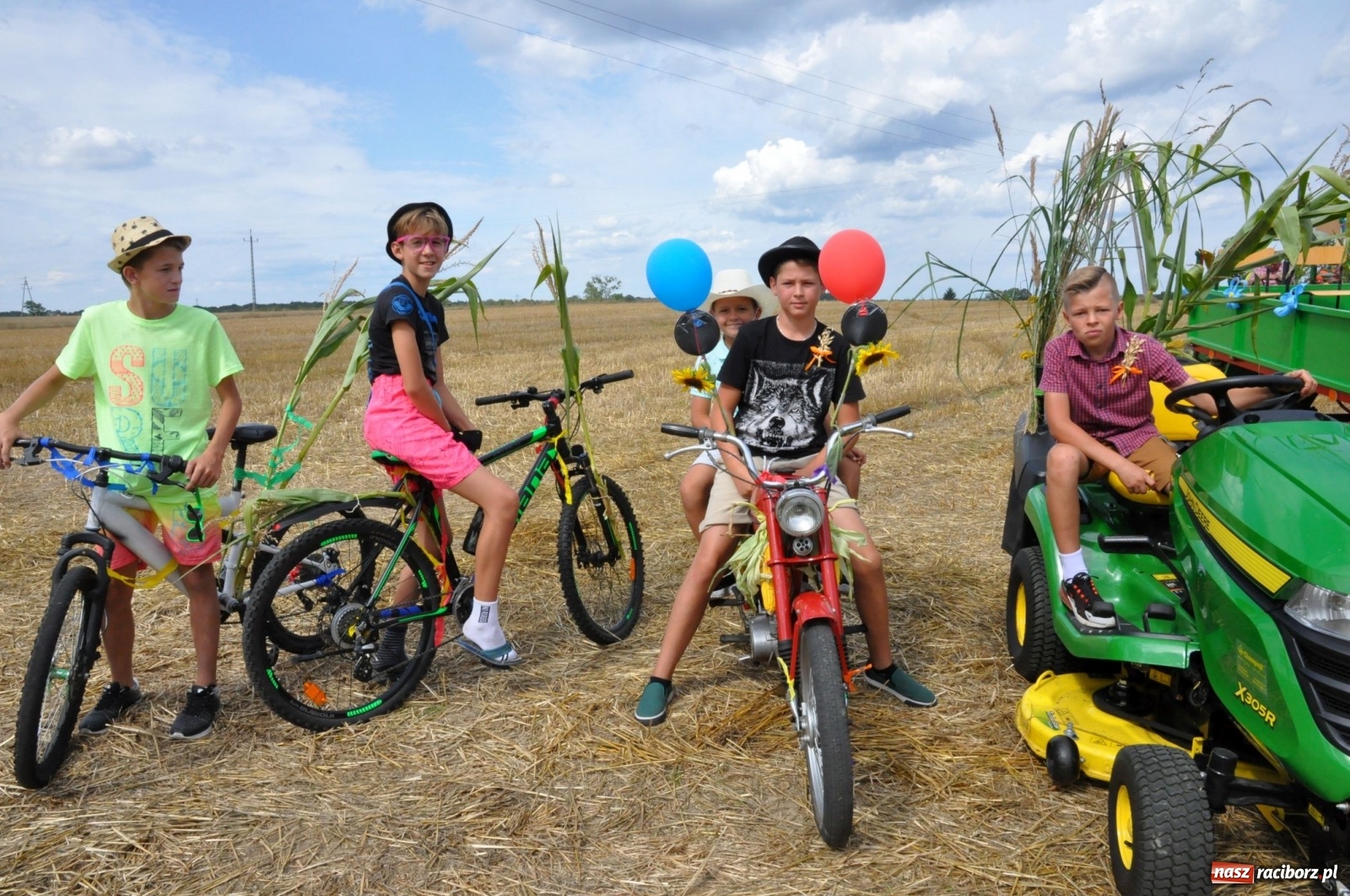 Zdjęcie w galerii na portalu naszraciborz.pl: Łańce rozpoczęły sezon dożynkowy na Raciborszczyźnie [FOTO i WIDEO] wiadomości z regionu