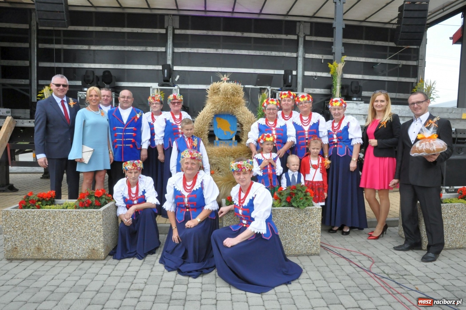 Zdjęcie w galerii na portalu naszraciborz.pl: Łańce rozpoczęły sezon dożynkowy na Raciborszczyźnie [FOTO i WIDEO] wiadomości z regionu
