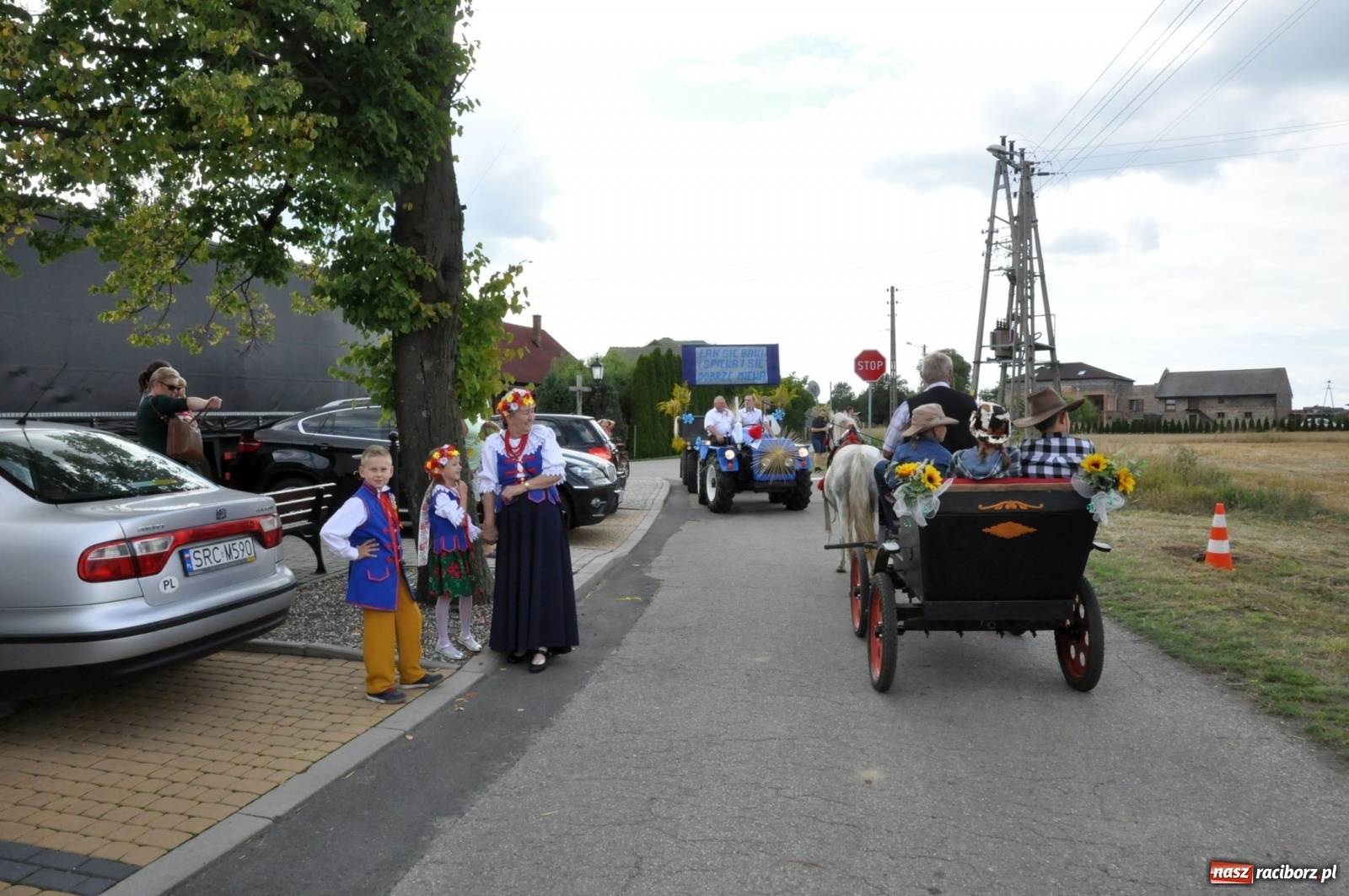 Zdjęcie w galerii na portalu naszraciborz.pl: Łańce rozpoczęły sezon dożynkowy na Raciborszczyźnie [FOTO i WIDEO] wiadomości z regionu