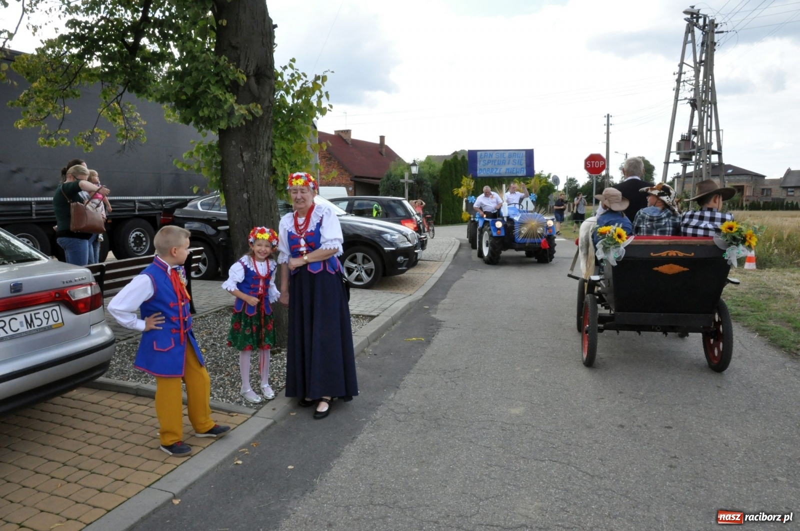 Zdjęcie w galerii na portalu naszraciborz.pl: Łańce rozpoczęły sezon dożynkowy na Raciborszczyźnie [FOTO i WIDEO] wiadomości z regionu