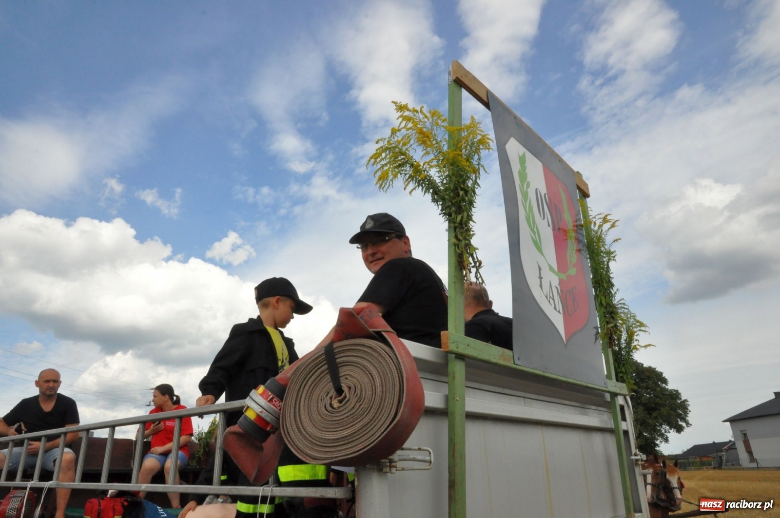 Zdjęcie w galerii na portalu naszraciborz.pl: Łańce rozpoczęły sezon dożynkowy na Raciborszczyźnie [FOTO i WIDEO] wiadomości z regionu