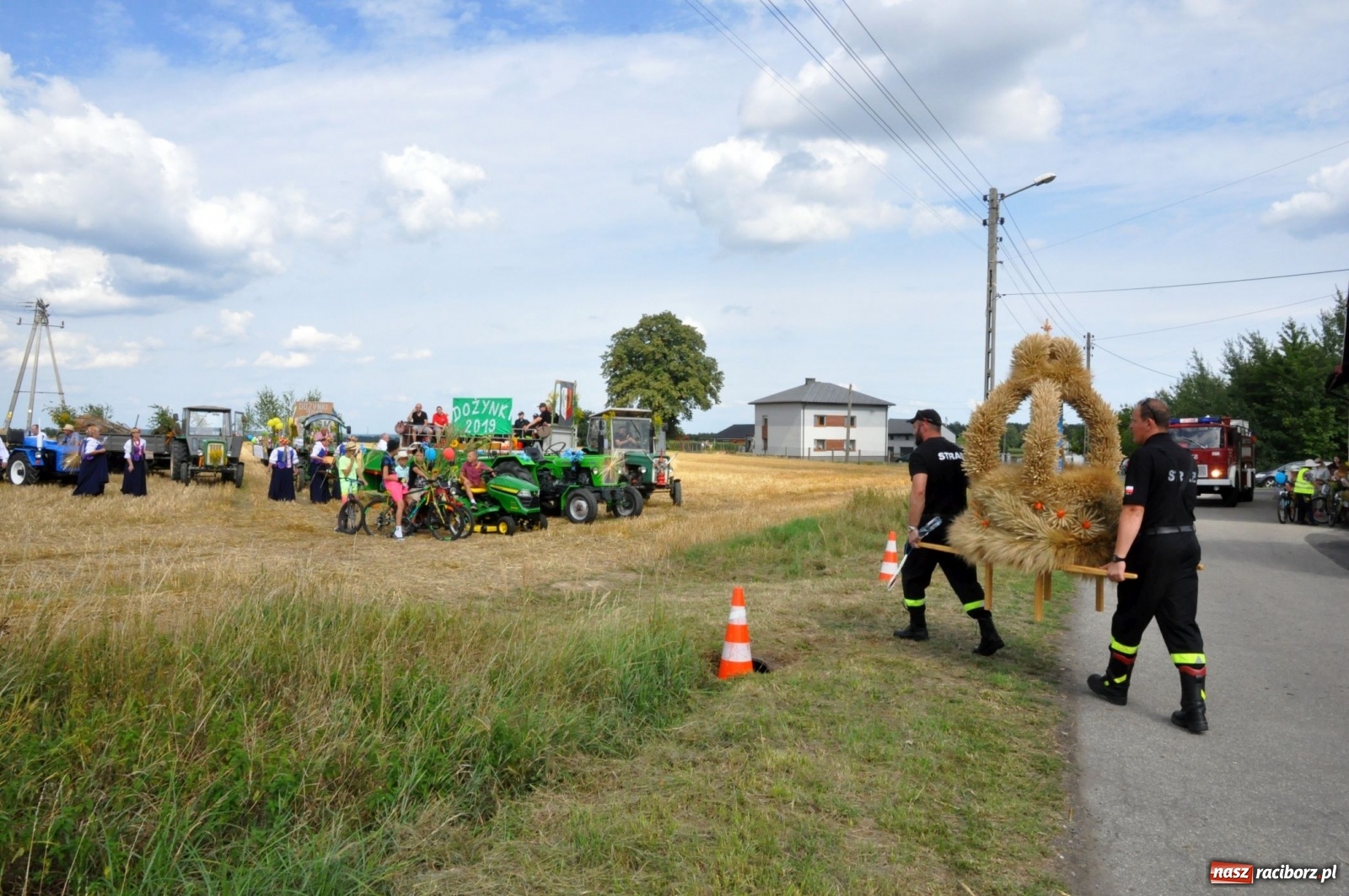 Zdjęcie w galerii na portalu naszraciborz.pl: Łańce rozpoczęły sezon dożynkowy na Raciborszczyźnie [FOTO i WIDEO] wiadomości z regionu