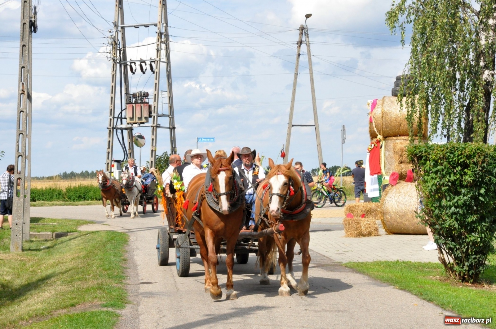 Zdjęcie w galerii na portalu naszraciborz.pl: Łańce rozpoczęły sezon dożynkowy na Raciborszczyźnie [FOTO i WIDEO] wiadomości z regionu