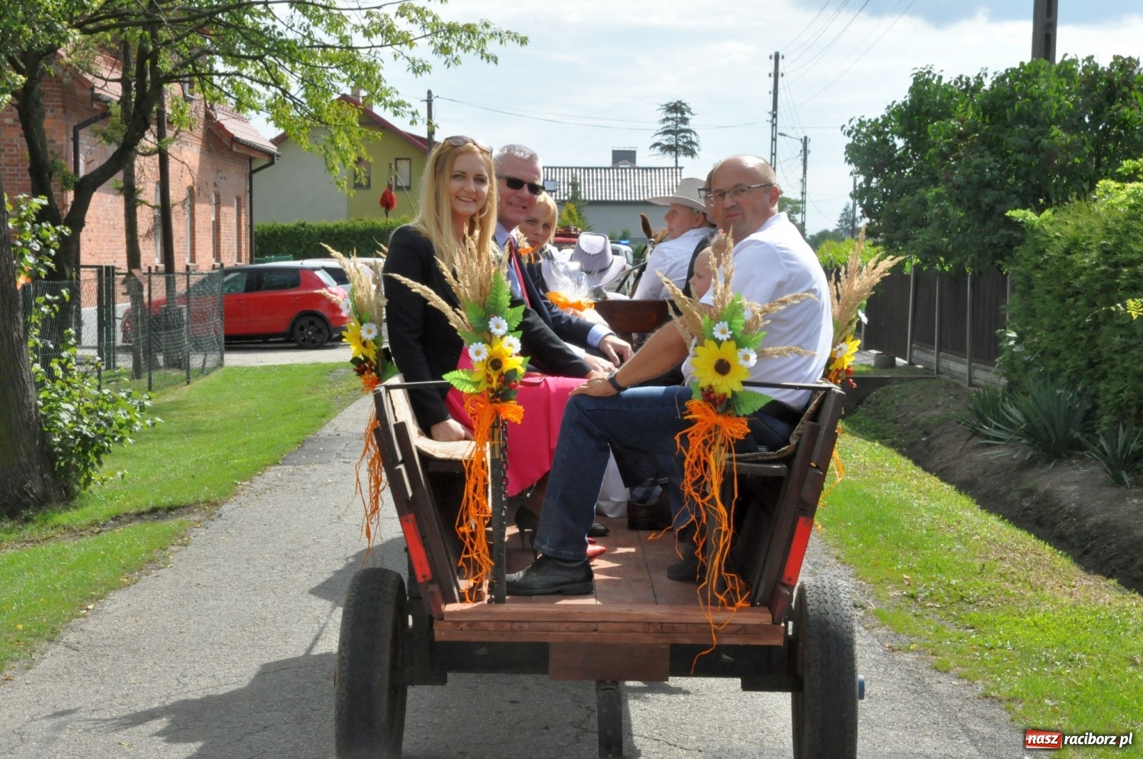 Zdjęcie w galerii na portalu naszraciborz.pl: Łańce rozpoczęły sezon dożynkowy na Raciborszczyźnie [FOTO i WIDEO] wiadomości z regionu