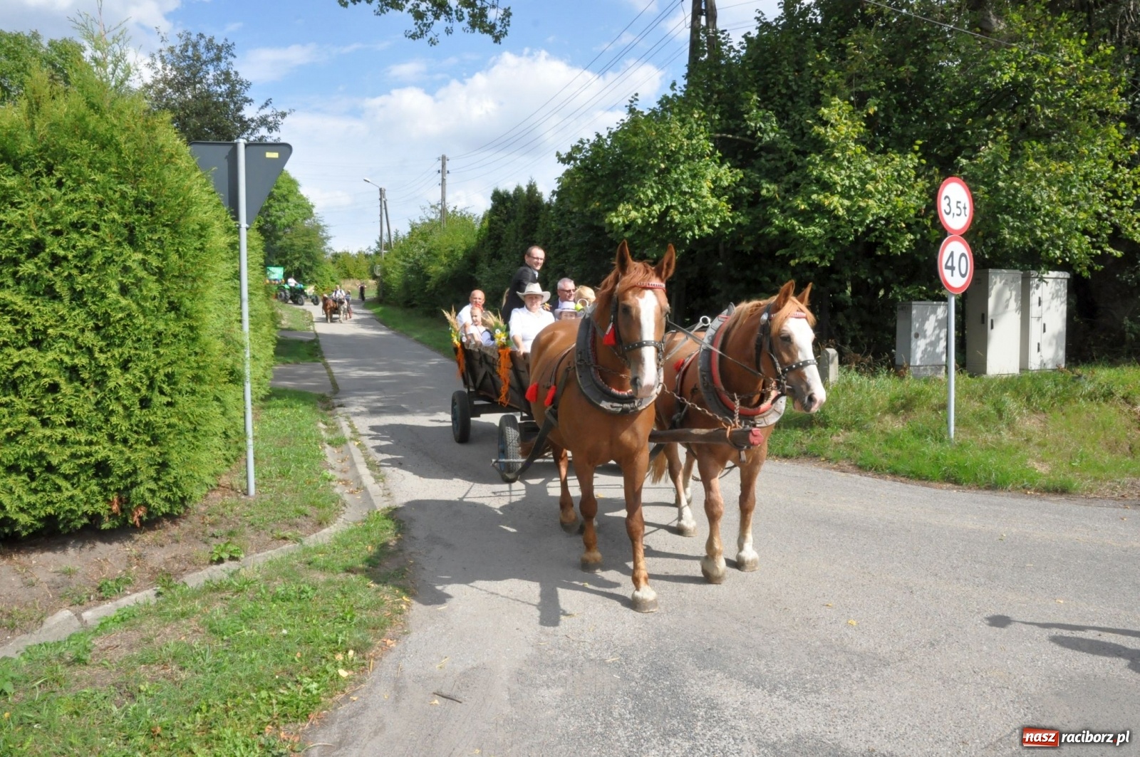 Zdjęcie w galerii na portalu naszraciborz.pl: Łańce rozpoczęły sezon dożynkowy na Raciborszczyźnie [FOTO i WIDEO] wiadomości z regionu