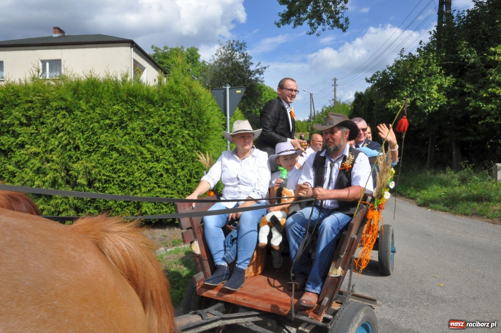 Zdjęcie w galerii na portalu naszraciborz.pl: Łańce rozpoczęły sezon dożynkowy na Raciborszczyźnie [FOTO i WIDEO] wiadomości z regionu