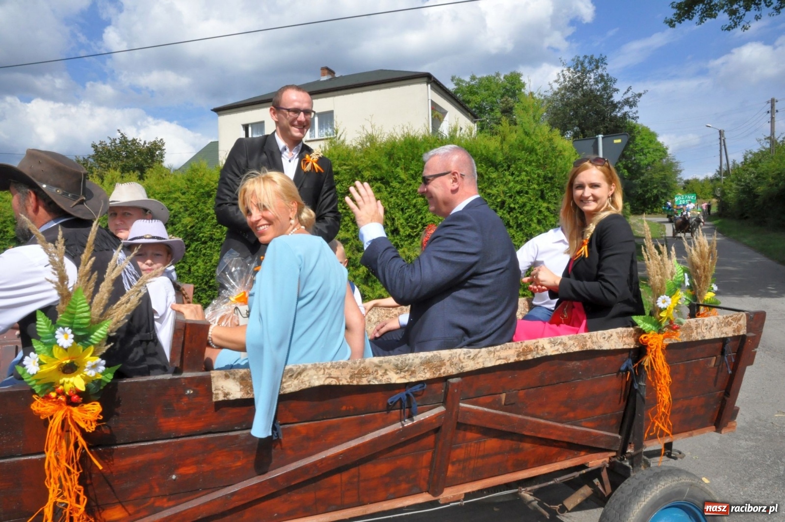 Zdjęcie w galerii na portalu naszraciborz.pl: Łańce rozpoczęły sezon dożynkowy na Raciborszczyźnie [FOTO i WIDEO] wiadomości z regionu