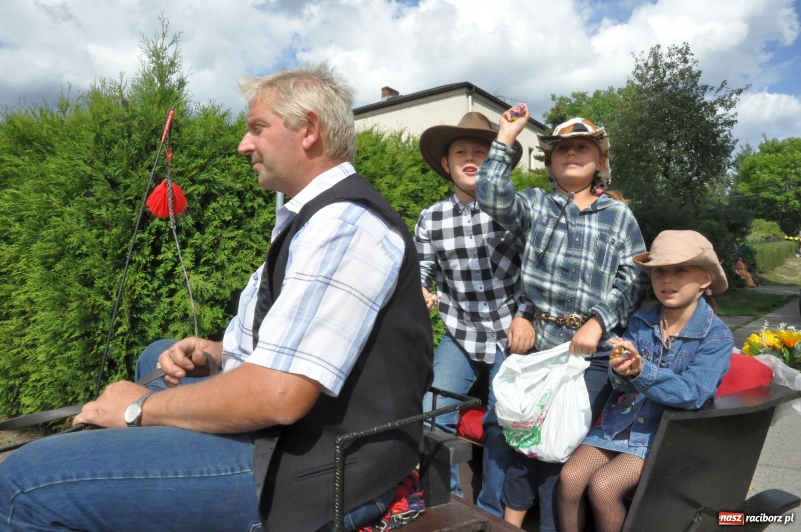 Zdjęcie w galerii na portalu naszraciborz.pl: Łańce rozpoczęły sezon dożynkowy na Raciborszczyźnie [FOTO i WIDEO] wiadomości z regionu
