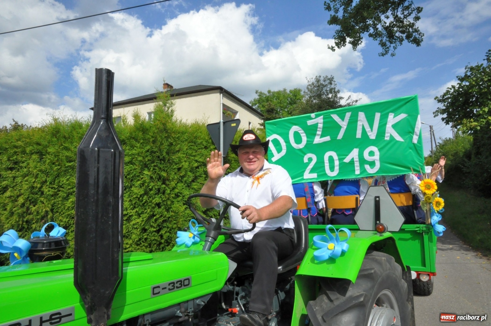 Zdjęcie w galerii na portalu naszraciborz.pl: Łańce rozpoczęły sezon dożynkowy na Raciborszczyźnie [FOTO i WIDEO] wiadomości z regionu