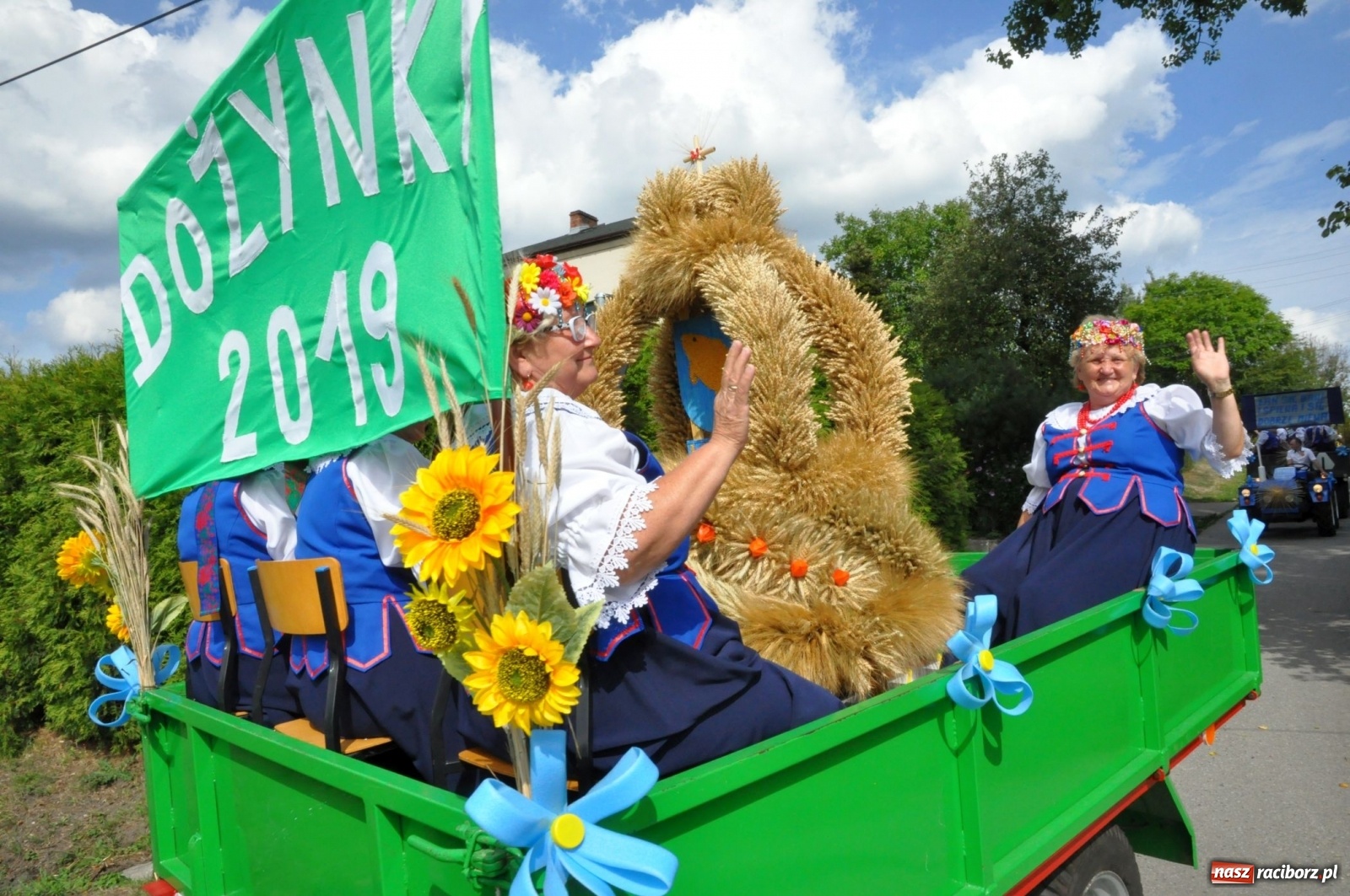 Zdjęcie w galerii na portalu naszraciborz.pl: Łańce rozpoczęły sezon dożynkowy na Raciborszczyźnie [FOTO i WIDEO] wiadomości z regionu