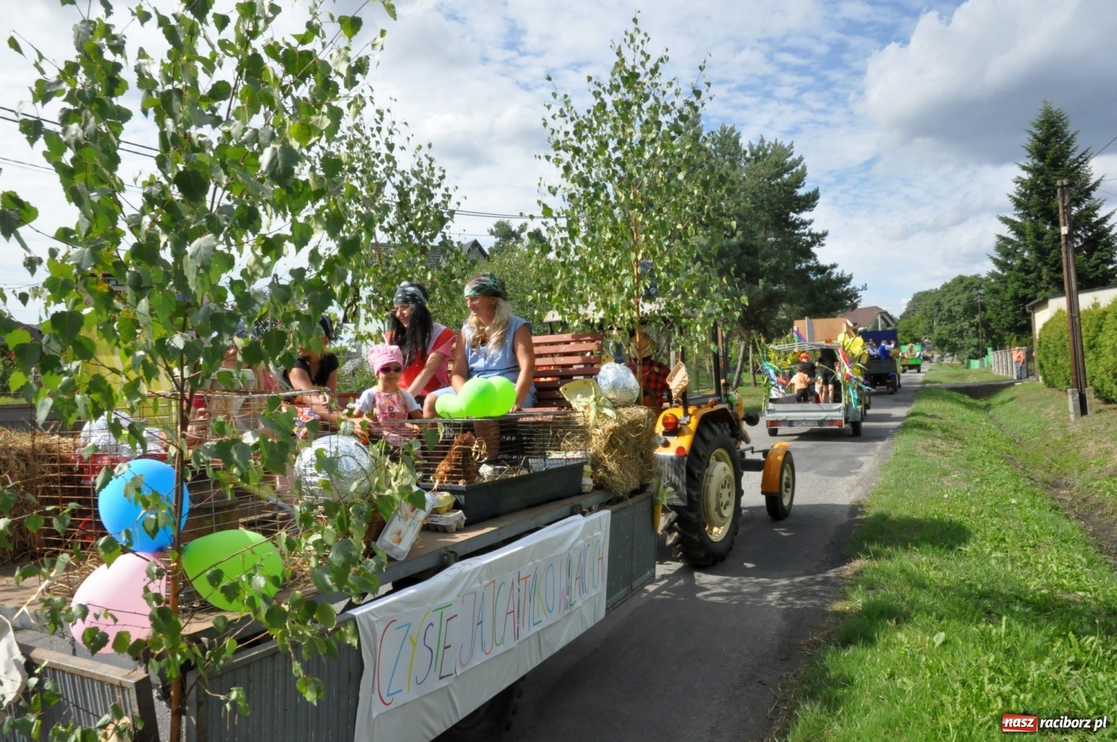 Zdjęcie w galerii na portalu naszraciborz.pl: Łańce rozpoczęły sezon dożynkowy na Raciborszczyźnie [FOTO i WIDEO] wiadomości z regionu