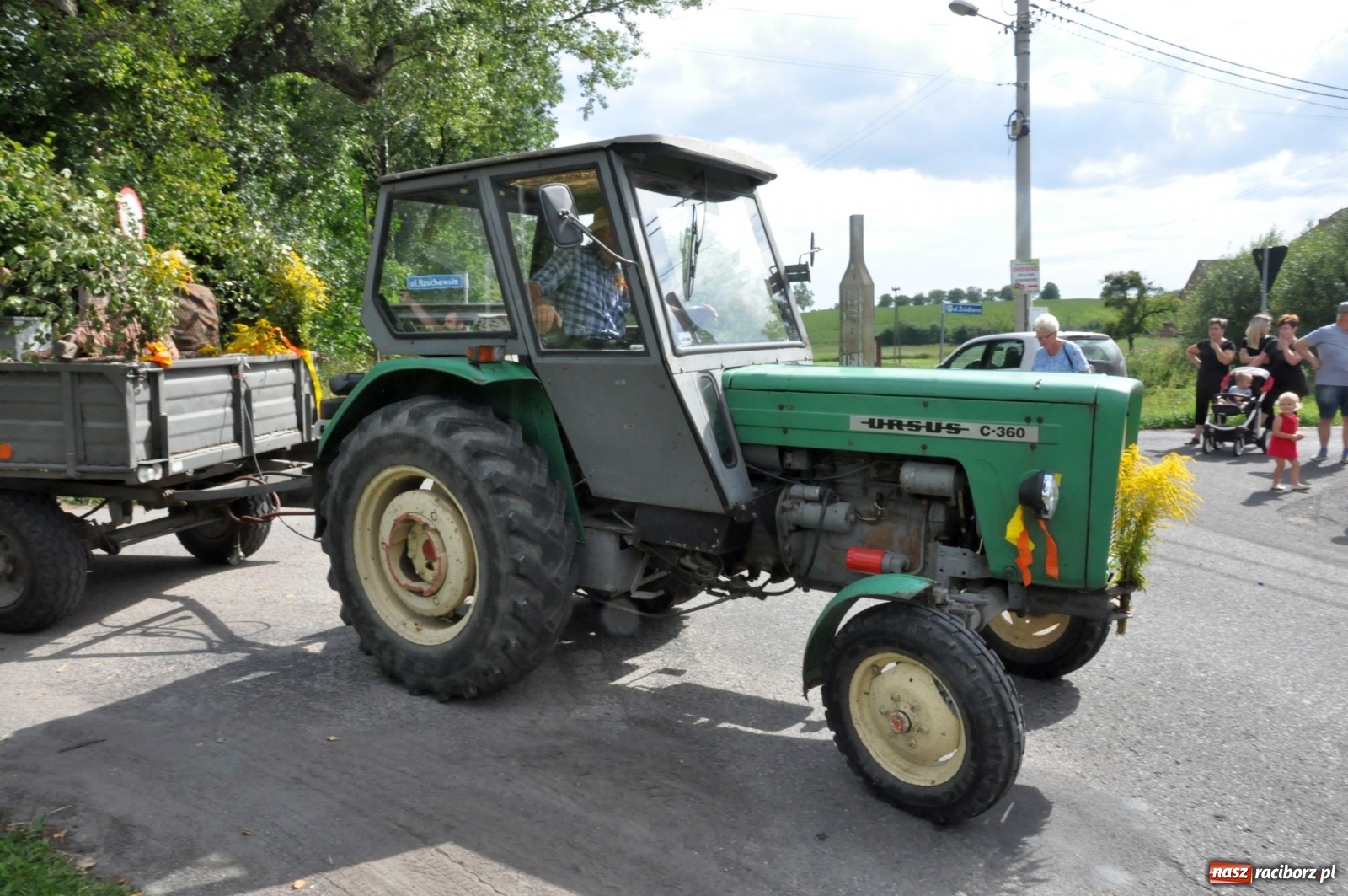 Zdjęcie w galerii na portalu naszraciborz.pl: Łańce rozpoczęły sezon dożynkowy na Raciborszczyźnie [FOTO i WIDEO] wiadomości z regionu
