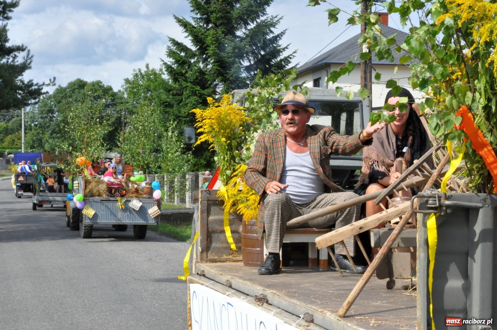 Zdjęcie w galerii na portalu naszraciborz.pl: Łańce rozpoczęły sezon dożynkowy na Raciborszczyźnie [FOTO i WIDEO] wiadomości z regionu