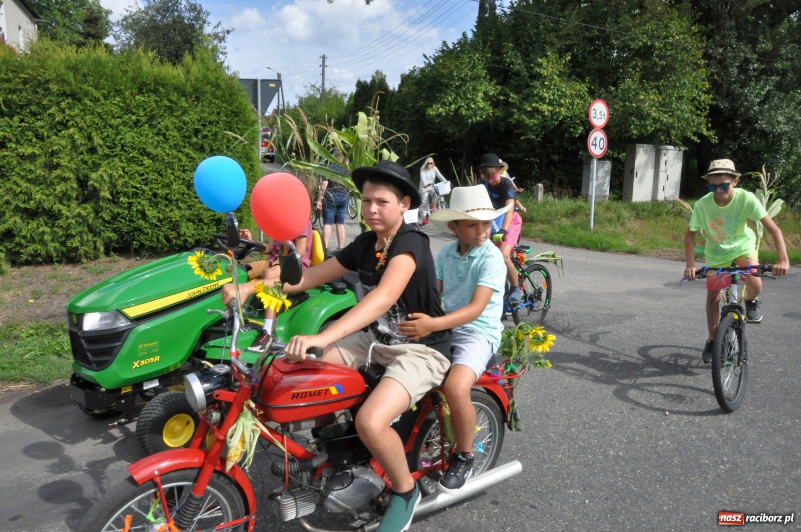 Zdjęcie w galerii na portalu naszraciborz.pl: Łańce rozpoczęły sezon dożynkowy na Raciborszczyźnie [FOTO i WIDEO] wiadomości z regionu
