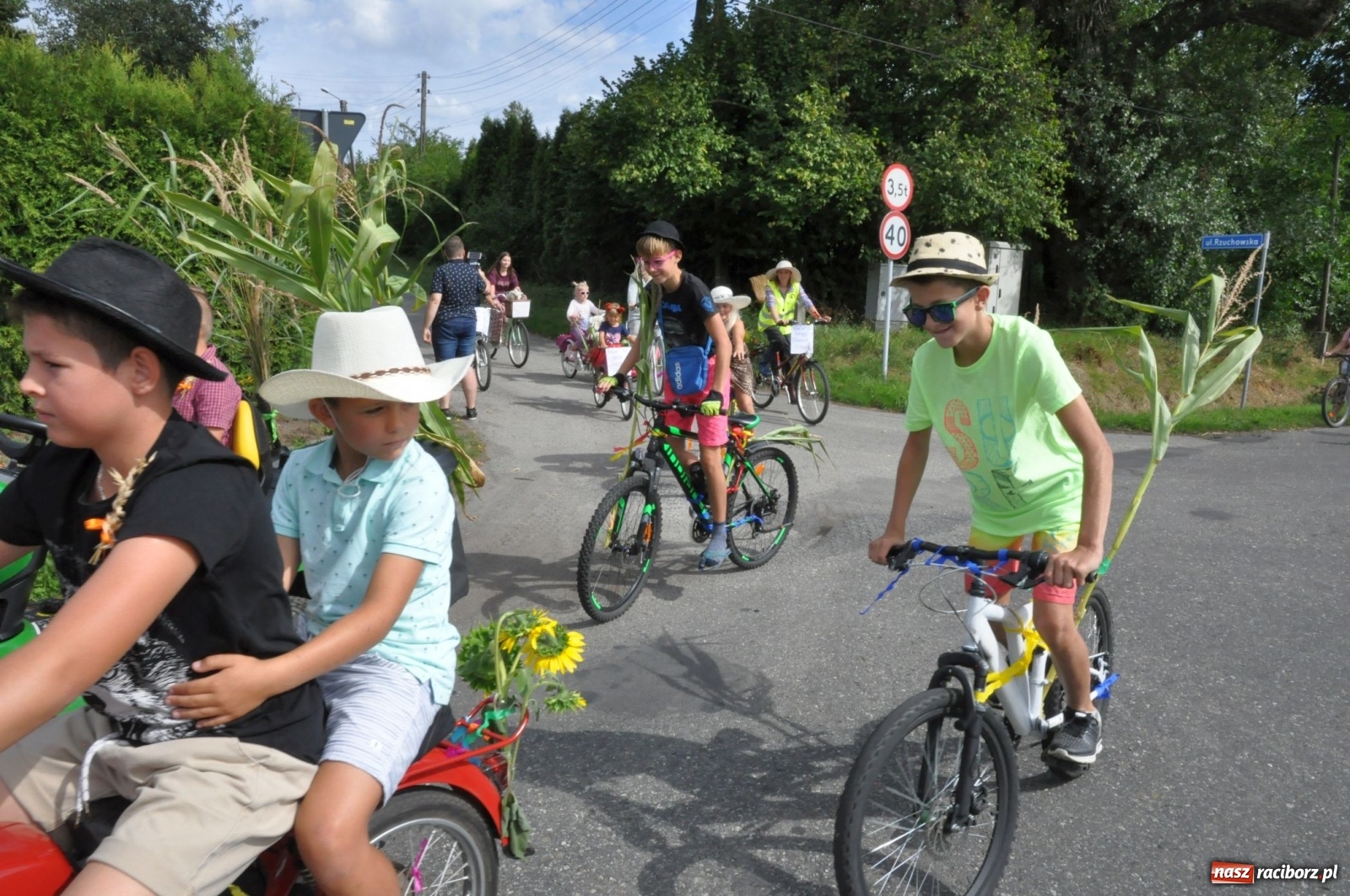 Zdjęcie w galerii na portalu naszraciborz.pl: Łańce rozpoczęły sezon dożynkowy na Raciborszczyźnie [FOTO i WIDEO] wiadomości z regionu