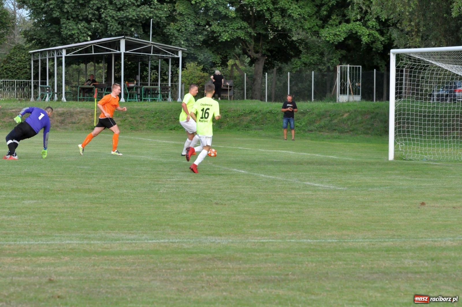 Zdjęcie w galerii na portalu naszraciborz.pl: KS Rafako w poważnym kryzysie. Poległo z Czyżowicami [FOTO i WIDEO] wiadomości z regionu