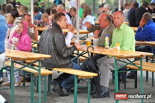 Zdjęcie w galerii na portalu naszraciborz.pl: Biskup święcił pojazdy z trójkołowca wiadomości z regionu