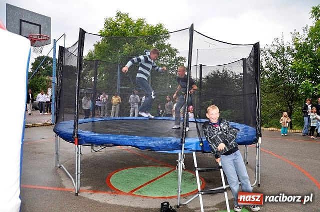 Zdjęcie w galerii na portalu naszraciborz.pl: Biskup święcił pojazdy z trójkołowca wiadomości z regionu