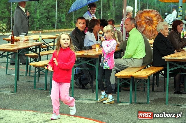 Zdjęcie w galerii na portalu naszraciborz.pl: Biskup święcił pojazdy z trójkołowca wiadomości z regionu