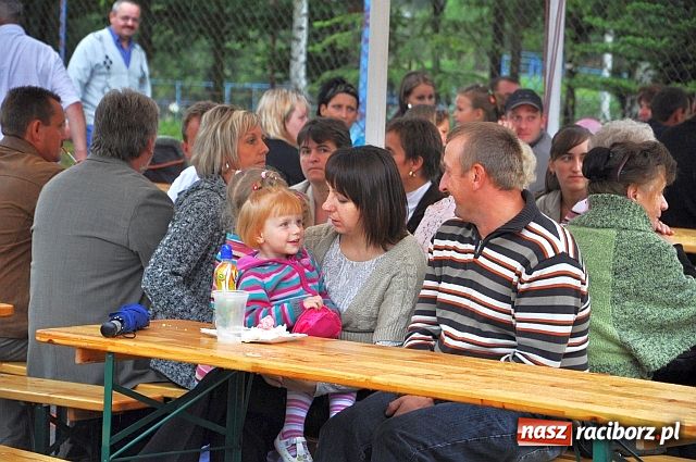 Zdjęcie w galerii na portalu naszraciborz.pl: Biskup święcił pojazdy z trójkołowca wiadomości z regionu