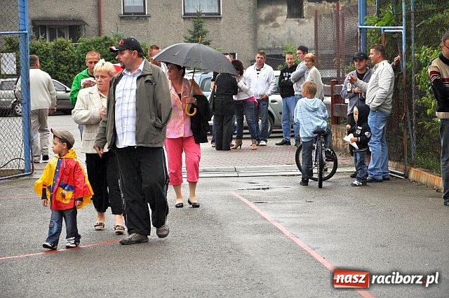 Zdjęcie w galerii na portalu naszraciborz.pl: Biskup święcił pojazdy z trójkołowca wiadomości z regionu