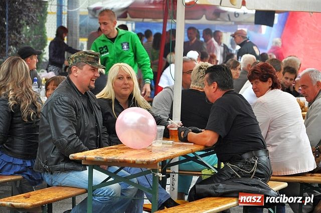 Zdjęcie w galerii na portalu naszraciborz.pl: Biskup święcił pojazdy z trójkołowca wiadomości z regionu