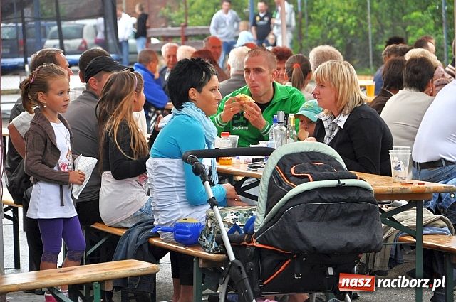Zdjęcie w galerii na portalu naszraciborz.pl: Biskup święcił pojazdy z trójkołowca wiadomości z regionu