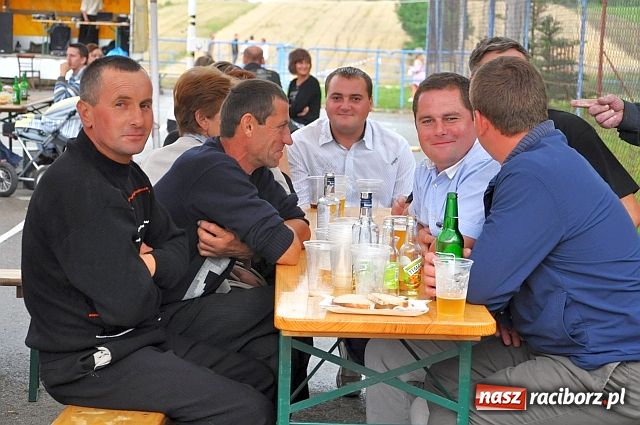 Zdjęcie w galerii na portalu naszraciborz.pl: Biskup święcił pojazdy z trójkołowca wiadomości z regionu