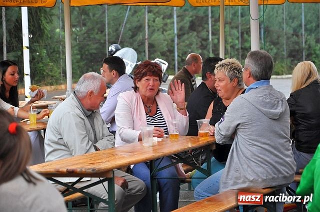 Zdjęcie w galerii na portalu naszraciborz.pl: Biskup święcił pojazdy z trójkołowca wiadomości z regionu